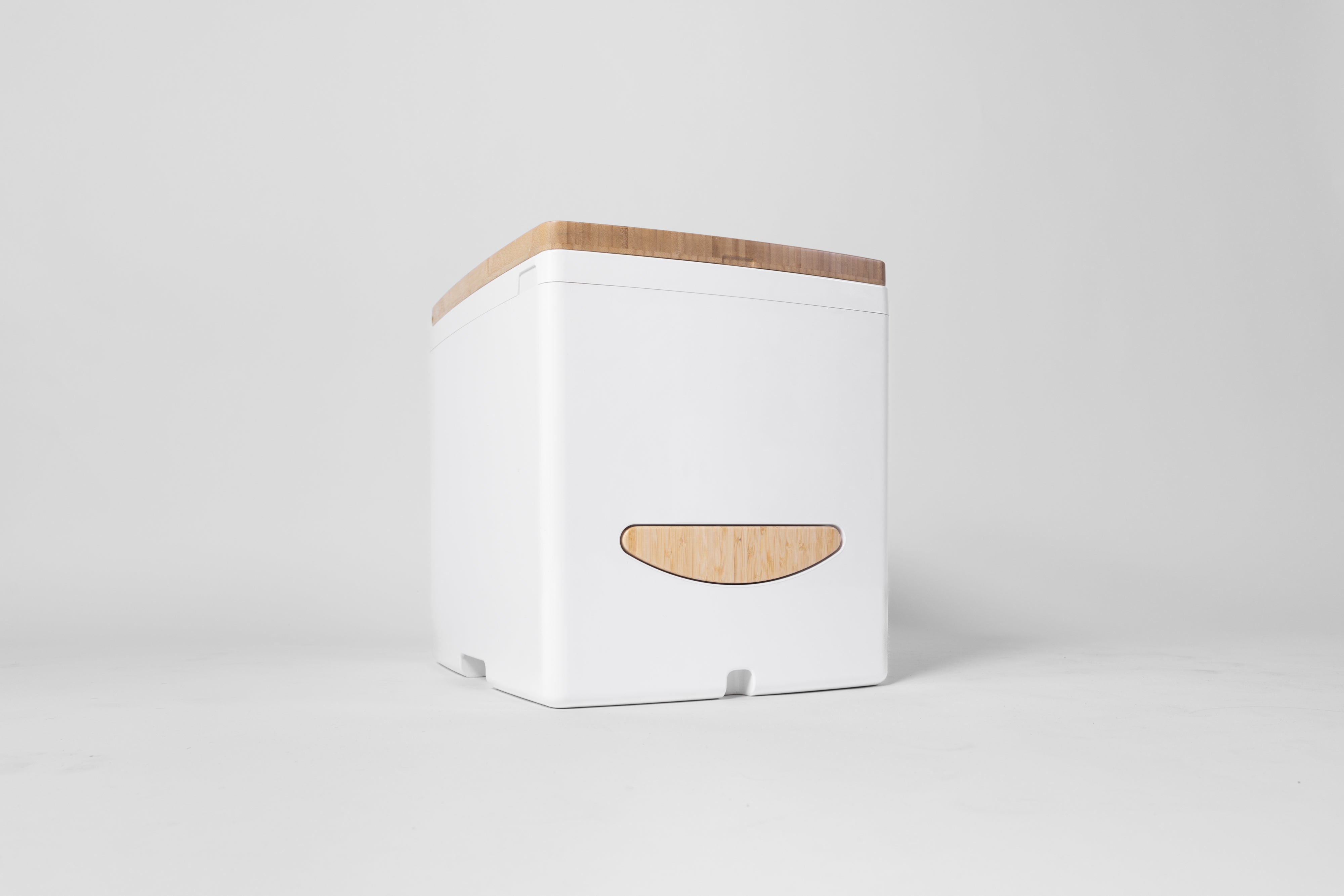Compo Closet Australia S1 Dry Flush portable toilet with compact design and user-friendly urination device for outdoor use